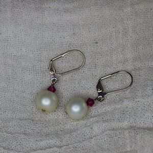 White imitation pearls with purple bead and silver metal for pierced earrings